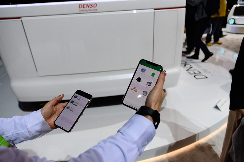 ショッピングアイテムは、配達の人がクルマに積み込んでくれる