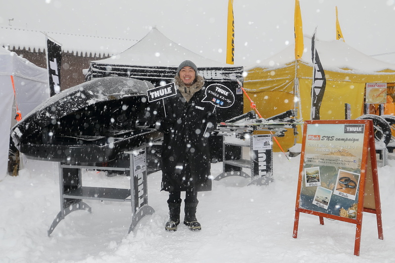 スーリーブースではゲレンデタクシーに装着されているキャリアやルーフボックスの展示を実施