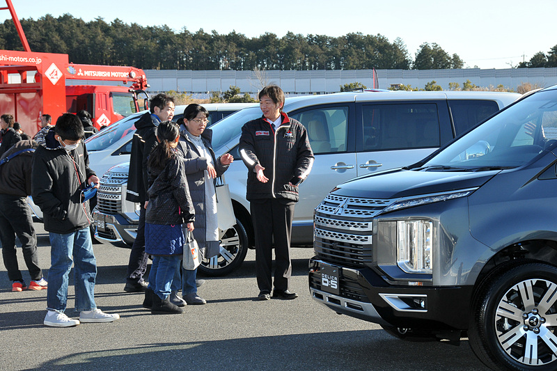 必要に応じて三菱自動車の解説員が解説