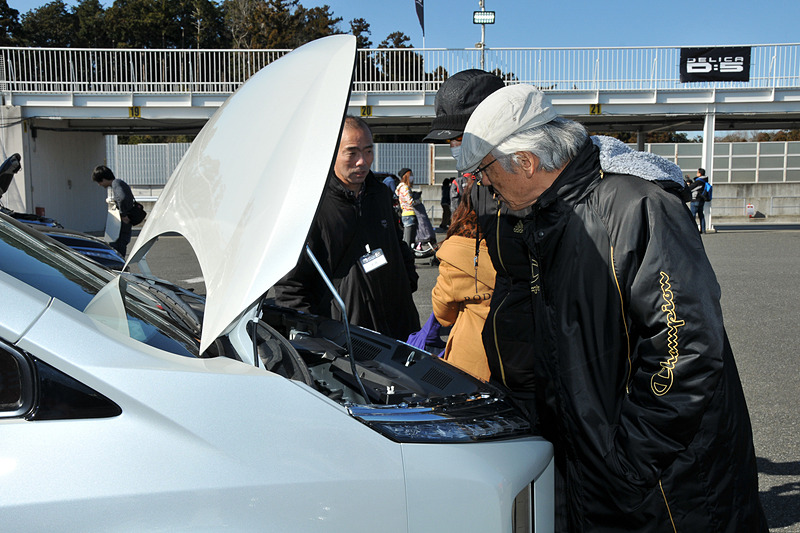 エンジンルームも確認できた