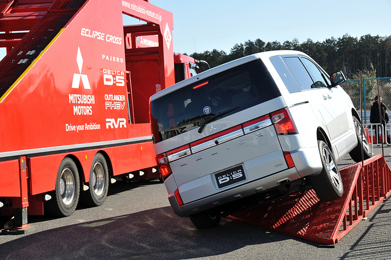 キャンバー走行を後ろから見たところ