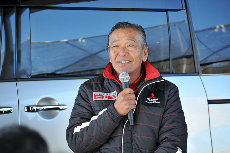 増岡選手は「新型デリカD：5は悪路走破性はまったく変わらずに進化しています。今回パジェロから乗り換えたので、家族そろって孫とも一緒に乗れるといいなと思っています」とコメント