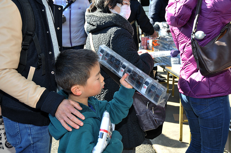 新型デリカD：5が全種揃った1/64ミニカー11台セット（2200円）が大人気