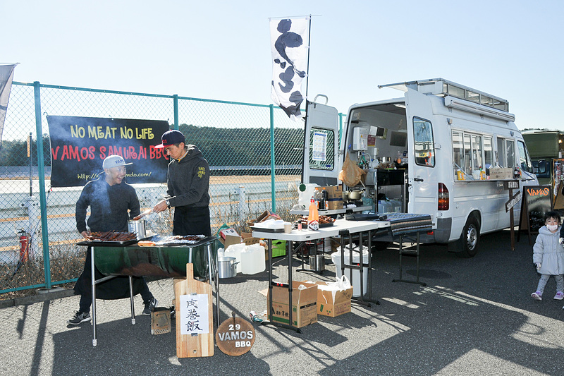 お肉中心メニューの「VAMOS 29 cafe」の「VAMOS BBQ」