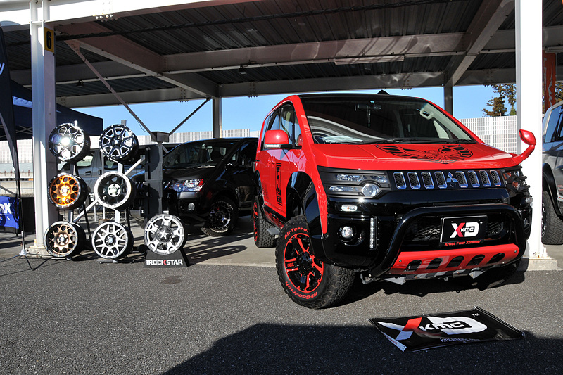 チューニング用品メーカーやカスタムショップも多数出店していた