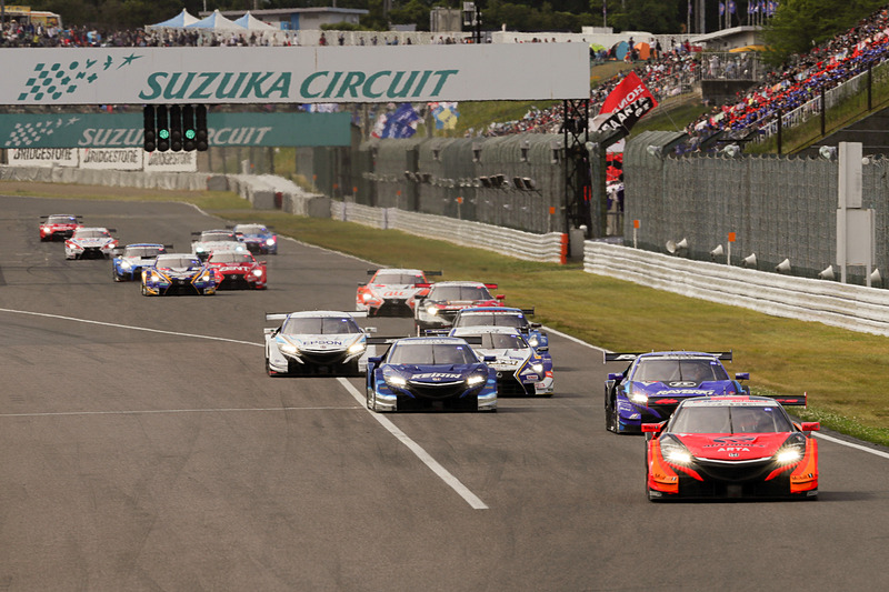 2018年5月20日に開催された「SUPER GT 第3戦 鈴鹿」GT500クラスのスタートシーン。イベント内でもローリングスタートを実施予定