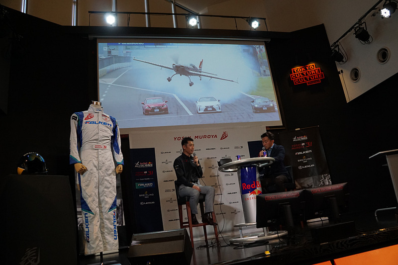 エアロバティック・パイロットとして航空ショーなどでも活動を予定している