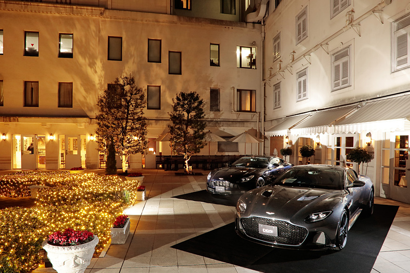 プレオープニングパーティが行なわれたホテルニューグランドにもフラグシップモデル「DBS スーパーレッジェーラ」やDB11が展示された
