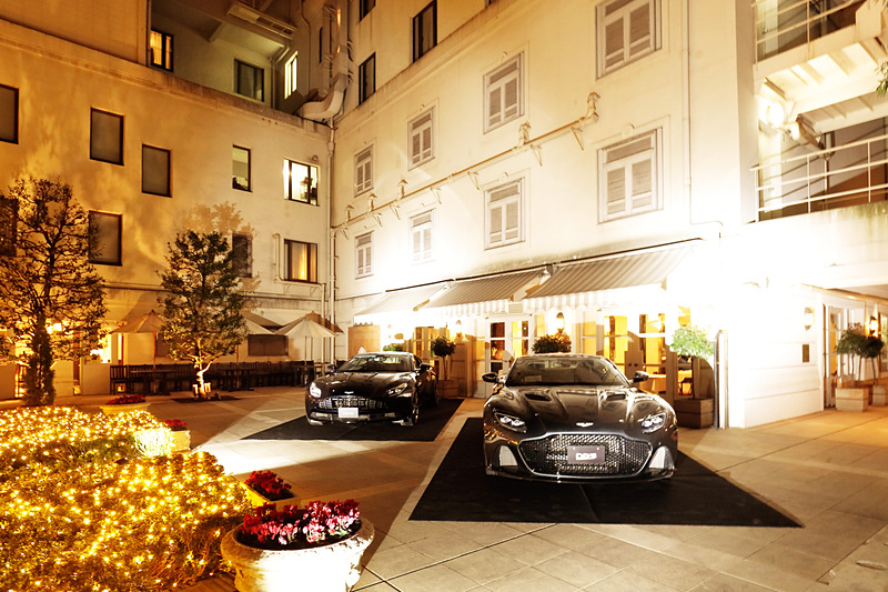 プレオープニングパーティが行なわれたホテルニューグランドにもフラグシップモデル「DBS スーパーレッジェーラ」やDB11が展示された