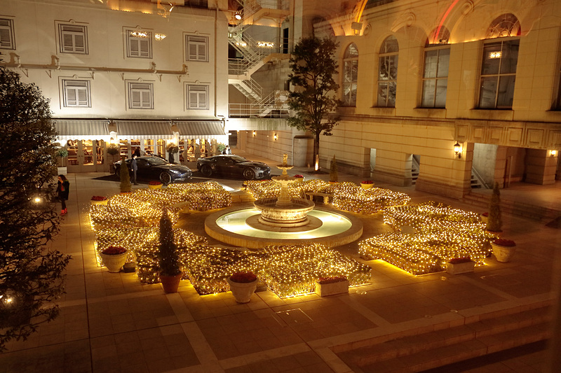 プレオープニングパーティが行なわれたホテルニューグランドにもフラグシップモデル「DBS スーパーレッジェーラ」やDB11が展示された