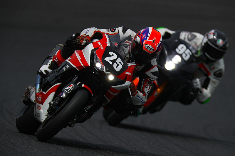 当日は日浦大治朗選手（写真左）によるレーシングバイクの走行、大津弘樹選手（写真右）によるF3マシンの走行も行なわれる