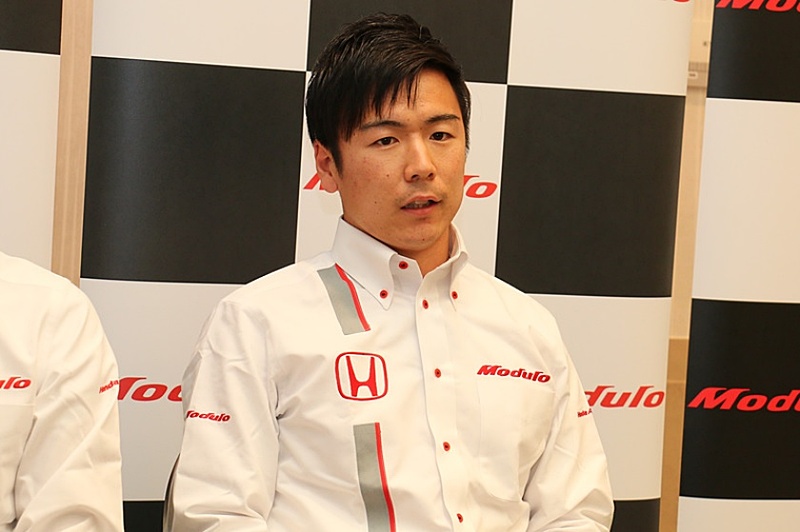 当日は日浦大治朗選手（写真左）によるレーシングバイクの走行、大津弘樹選手（写真右）によるF3マシンの走行も行なわれる