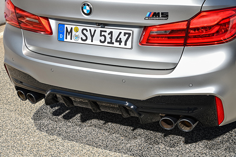 サイド・ギルやM スポーツ・エキゾースト・システム、キドニーグリルなどをブラック仕様に変更