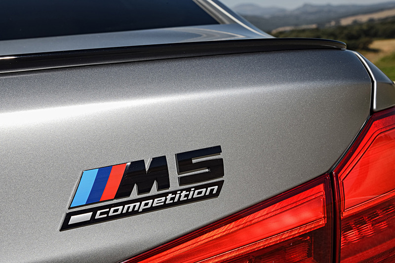 サイド・ギルやM スポーツ・エキゾースト・システム、キドニーグリルなどをブラック仕様に変更