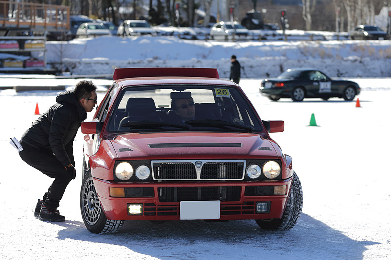 1回50分のフリー走行時間の中で「ブレーキング＆スラロームエリア」「アクセルワークエリア」「ハンドリングエリア」の3つのコースを、インストラクターのアドバイスを聞きながら自由に走ることができる