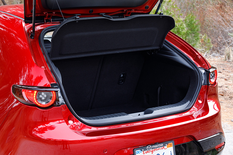 5ドアハッチバックのラゲッジスペース