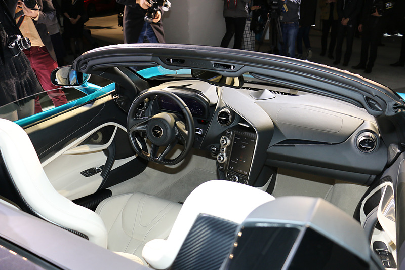 720S Spiderのインテリア