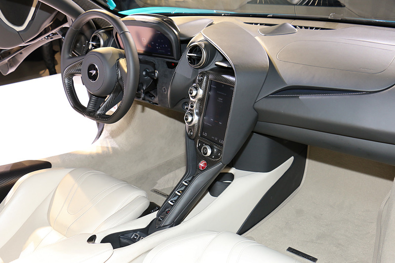 720S Spiderのインテリア