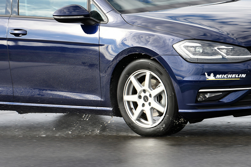 C-HRと同様にクロスクライメート＋のほうが高い安心感があり、オールシーズンタイヤのネガティブなイメージは払拭された