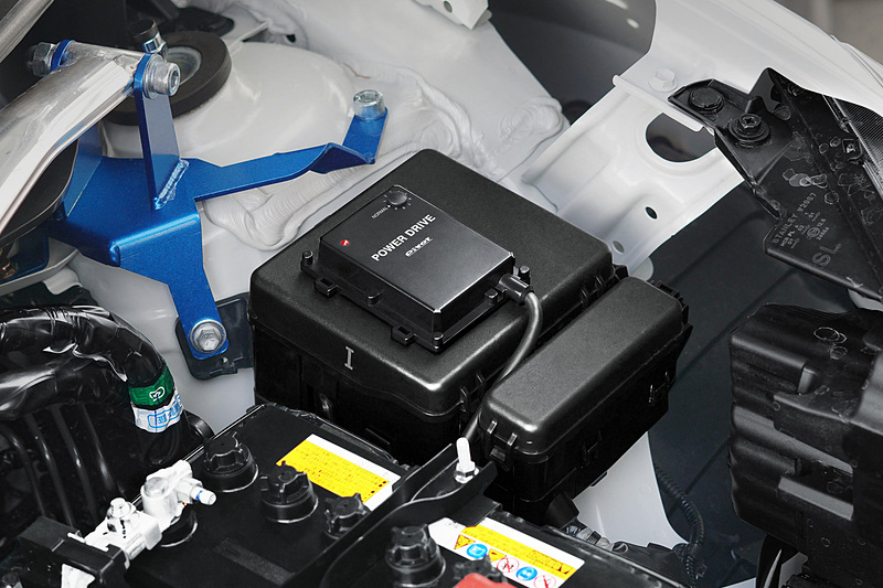 本体ユニットは小型で両面テープによる固定も可能