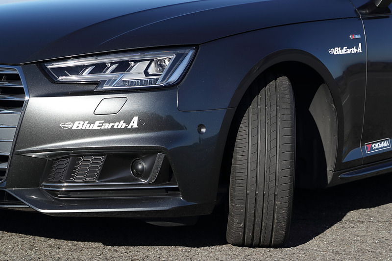 こちらは旧製品のブルーアースA。ブルーアースGT同様に3本のセンターリブがあるが、分断されている部分がある