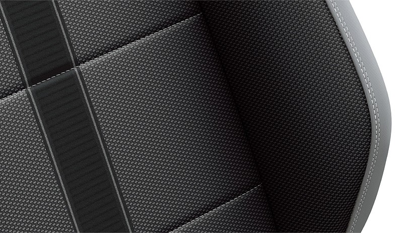 ボディカラーで有償オプションカラーを選択すると、インパネ加飾とセンターコンソールがボディカラーと同色になり、シート表皮にボディカラーと同色のラインが入る