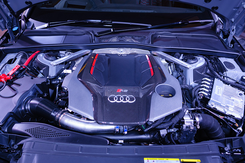 最高出力331kW（450PS）/5700-6700rpm、最大トルク600Nm（61.2kgfm）/1900-5000rpmを発生する新開発のV型6気筒DOHC 2.9リッターツインターボエンジン