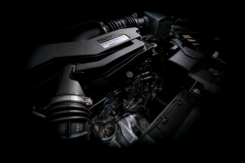 ヴェゼル初となる最高出力127kW（172PS）/5500rpm、最大トルク220Nm（22.4kgfm）/1700-5500rpmを発生する直列4気筒DOHC 1.5リッター直噴VTECターボエンジンを搭載