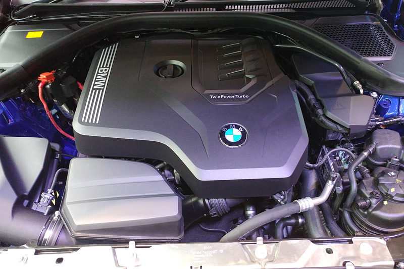330i M Sportが搭載する直列4気筒DOHC 2.0リッターツインスクロールターボ「B48B20B」型エンジンは最高出力190kW（258PS）/5000rpm、最大トルク400Nm/1550-4000rpmを発生