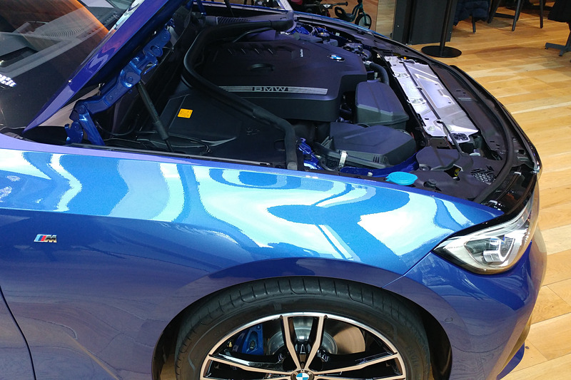 330i M Sportが搭載する直列4気筒DOHC 2.0リッターツインスクロールターボ「B48B20B」型エンジンは最高出力190kW（258PS）/5000rpm、最大トルク400Nm/1550-4000rpmを発生