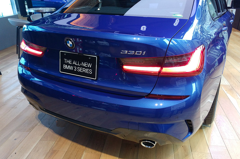 リアフェンダーにのみ、タイヤ・ホイールのはみ出し防止のエクステンションが装着されていた