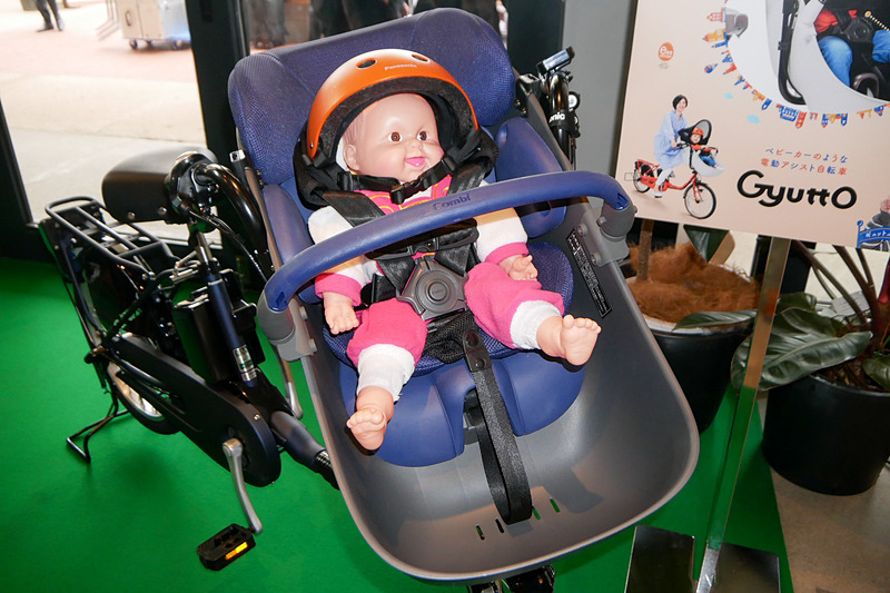 新設計のチャイルドシート「クルームシート」はコンビとの共同開発によるもの