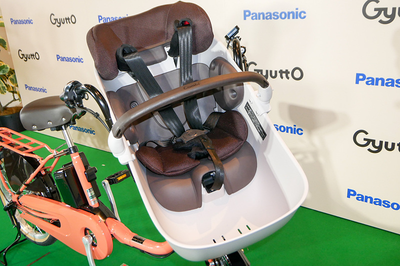 新設計のチャイルドシート「クルームシート」はコンビとの共同開発によるもの