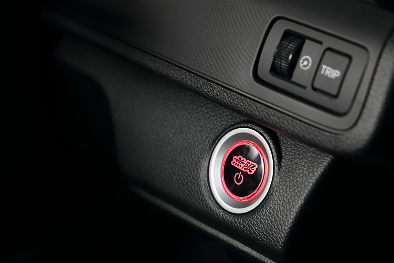 無限ロゴが入るユニット交換タイプの「エンジンスタータースイッチ」（1万9440円）