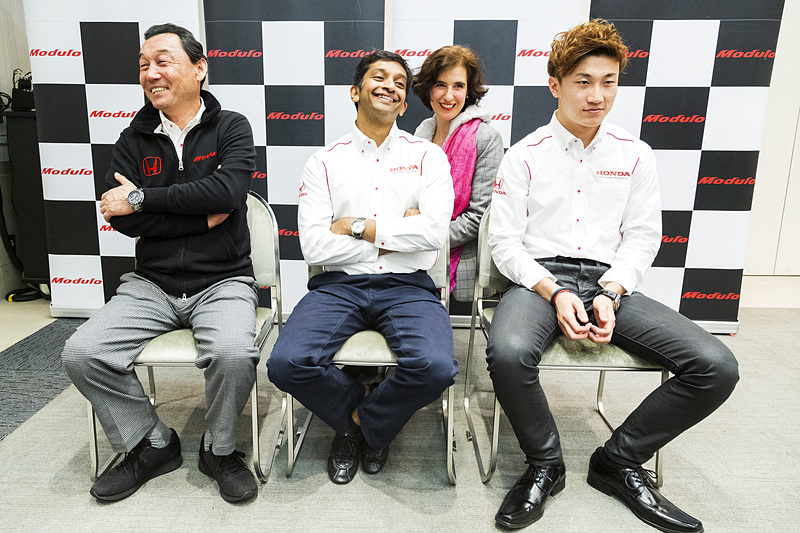 別室では2019年SUPER GT Moduloチーム体制に関するメディア取材会も開催。64号車、34号車のチーム関係者が出席した。写真は、GT500クラス 64号車「Modulo Nakajima Racing」の取材の様子