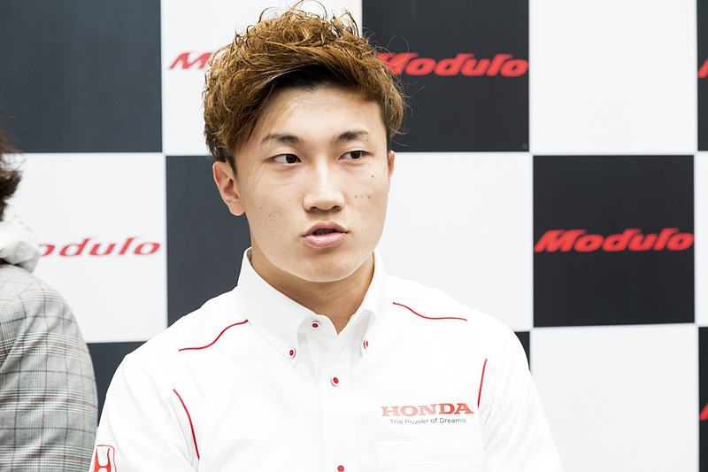 64号車「Modulo Nakajima Racing」の牧野任佑選手。21歳、出身は大阪府。2018年はヨーロッパのFIA-F2に参戦