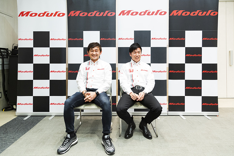 Car Watchの読者にはおなじみの2人。GT300クラスに参戦する34号車「Modulo Drago CORSE」の道上龍選手（左）と大津弘樹選手（右）