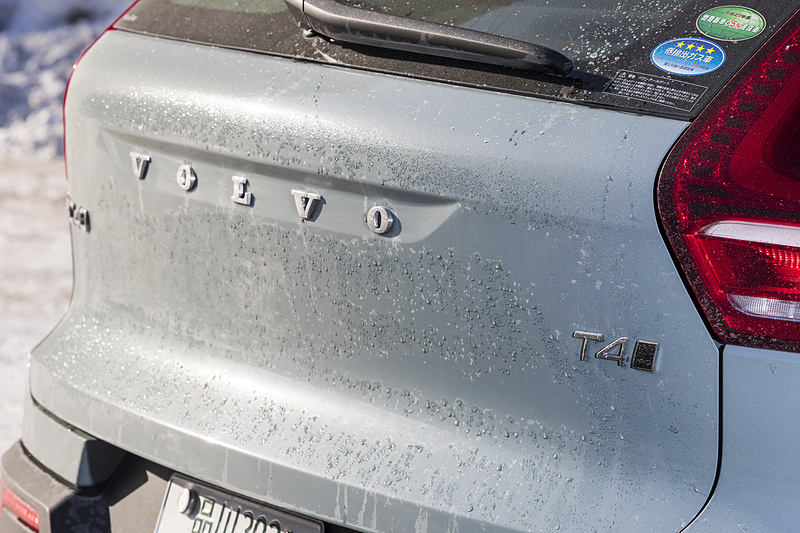 リアハッチに「T4」などのバッヂを装着