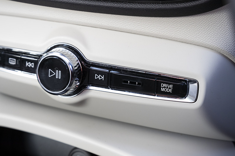 5種類のモード変更で走行性能を変更可能な「ドライブモード」を備える