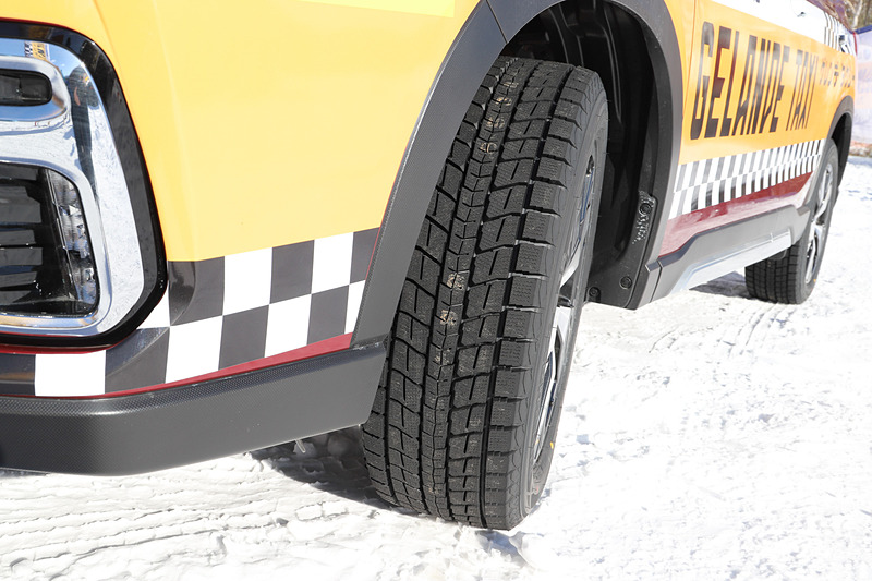 スタッドレスタイヤはダンロップ「WINTER MAXX SJ8」を装着していた