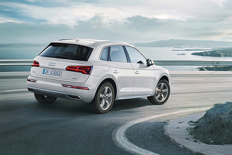 Q5 40 TDI クワトロは直列4気筒DOHC 2.0リッターコモンレール式ディーゼルターボエンジンを搭載