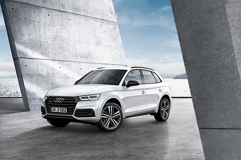 アウディQ5 ホワイトモデル アウディ Q5スポーツバック ハイ スタイル ディーゼルターボ 4WD