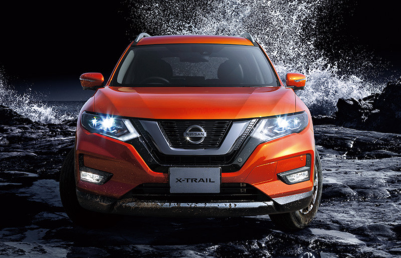 現行モデルのエクストレイル（日本仕様）