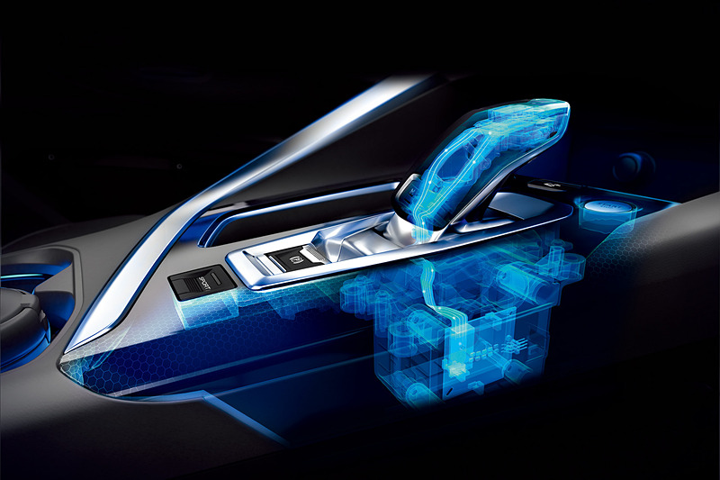 トランスミッションは8速AT「EAT8」