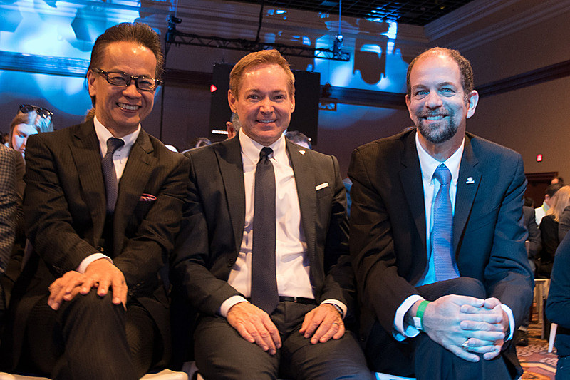 プレスカンファレンス開始前の最前列に着席していたトヨタ自動車株式会社 副社長 友山茂樹氏（左）、TCNA（Toyota Connected North America, Inc.） ザック・ヒックス（Zack Hicks） CEO（中央）、TRI（Toyota Research Institute, Inc.）のギル・プラット（Gill A. Pratt） CEO（右）