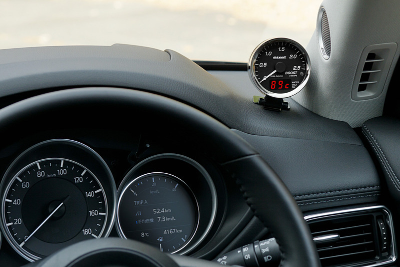 3月発売の「DUAL GAUGE PRO」シリーズ新製品「DPB-M2」（税別2万8000円）