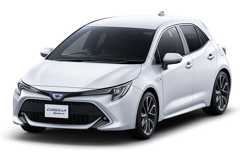 「KINTO ONE」の対象は「プリウス」（4万9788円～5万9832円）、「カローラ スポーツ」（5万3460円～6万3396円）、「アルファード」（8万5320円～9万9360円）、「ヴェルファイア（8万1000円～9万5040円）、「クラウン」（9万7200円～10万6920円）の5車種