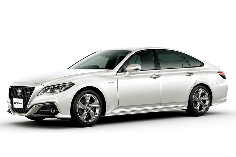 「KINTO ONE」の対象は「プリウス」（4万9788円～5万9832円）、「カローラ スポーツ」（5万3460円～6万3396円）、「アルファード」（8万5320円～9万9360円）、「ヴェルファイア（8万1000円～9万5040円）、「クラウン」（9万7200円～10万6920円）の5車種