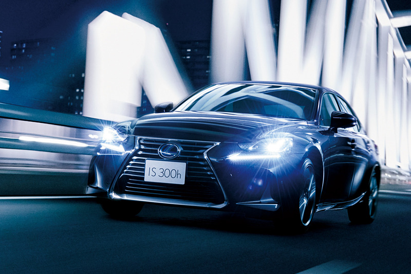 「KINTO SELECT」では6車種のレクサス車を6か月ごとに乗り換えていく。月額料金は19万4400円