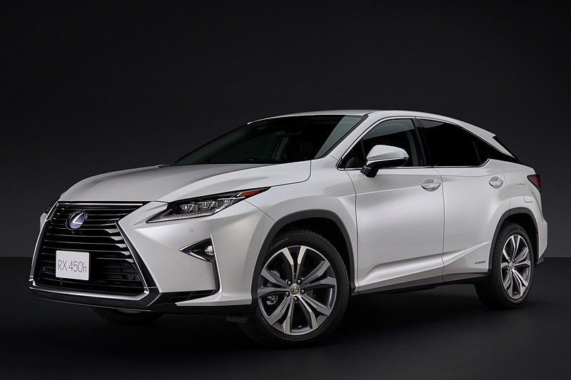 「KINTO SELECT」では6車種のレクサス車を6か月ごとに乗り換えていく。月額料金は19万4400円